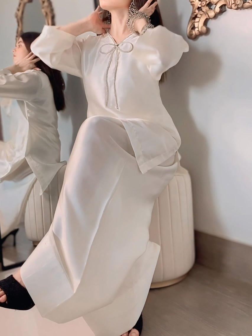 WHITE Bow